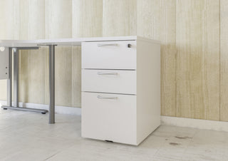 Buronomic Comfort bureauhoog ladeblok in wit als steunpoot onder een bureaublad