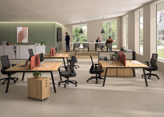 Photo d'ambiance de caissons tower Buronomic Optimax EVO Nebraska et noir dans un bureau lumineux