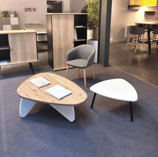 Tables basses Buronomic dans un coin salon