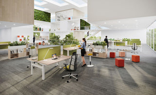 Sfeerbeeld van König + Neurath ACTA.PLUS opberging bij een ACTIVE.T bench met JET.III stoelen